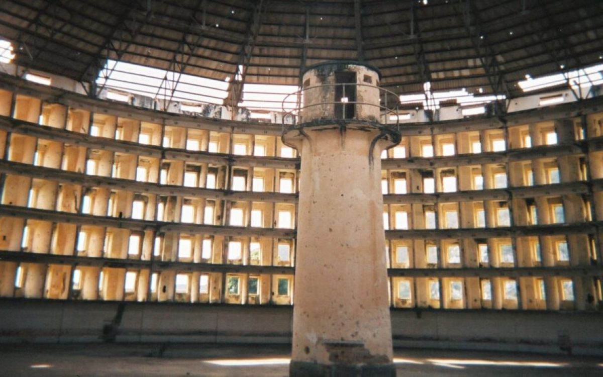 Panopticon: il potere invisibile secondo Jeremy Bentham